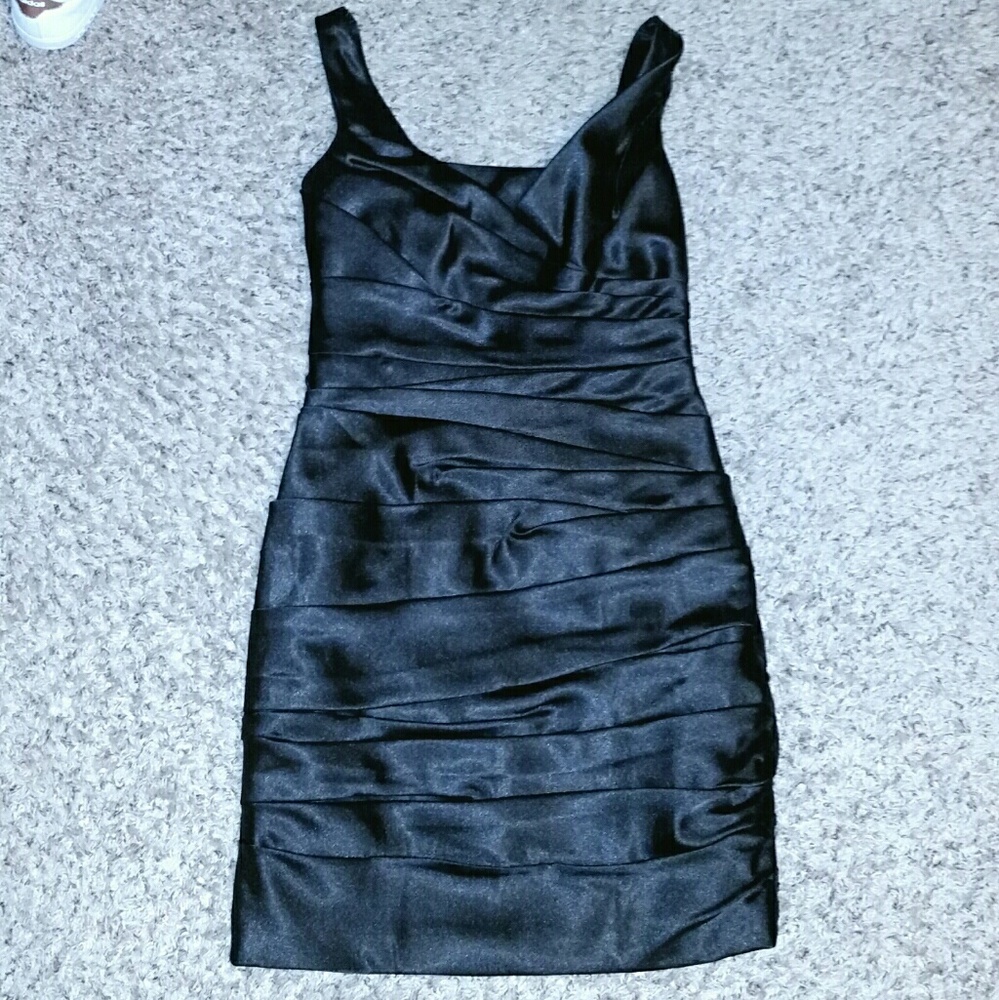 Beautiful White House Black Market Dress